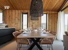 Charming Holiday Home Overlooking Lake