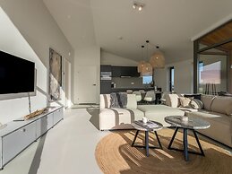 Beautiful Holiday Home With Terrace