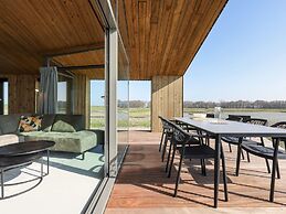 Spacious Holiday Home With Garden