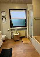 Lovely Apartment Near the Water