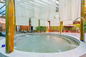 Qingcheng Courtyard Hot Spring Hotel