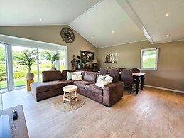 Beautiful Holiday Home With Garden