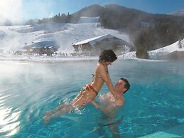 Cosy Apartment Next to ski Slope and Thermal Bath