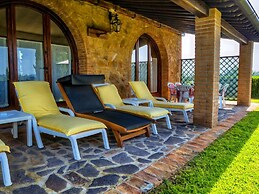 Apartment With Pool and Countryside Views