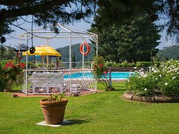 Montaione Charm: Spacious Haven