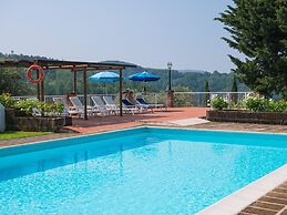 Montaione Charm: Spacious Haven