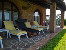 Montaione Charm: Spacious Haven