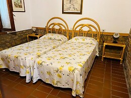 Montaione Charm: Spacious Haven