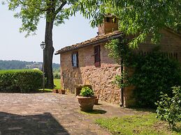 Romantic House in Tuscany With Pool Views