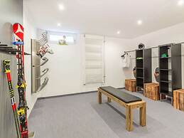 Maximilian 1-2 People