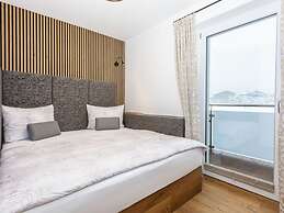 Maximilian 1-2 People