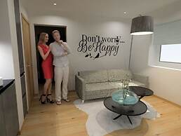 Maximilian 1-2 People