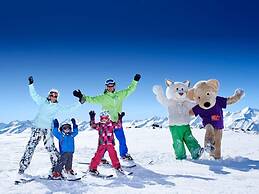 Maximilian 1-2 People