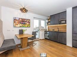 Maximilian 1-2 People