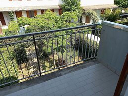 Apartment With Private Garden