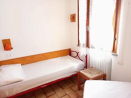 Attractive Villa With Garden