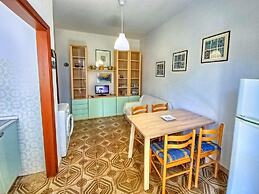 Amazing Apartment With Garden