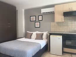 Phaedrus Living: Hoopoe Residencies 204