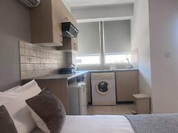 Phaedrus Living: Hoopoe Residencies 204