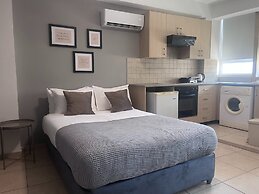 Phaedrus Living: Hoopoe Residencies 204