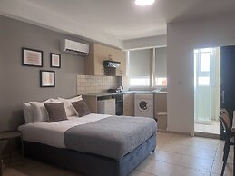 Phaedrus Living: Hoopoe Residencies 204