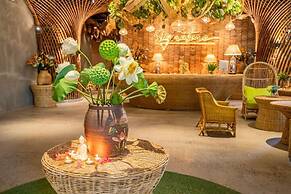 Signature Beachside Condotel Nha Trang