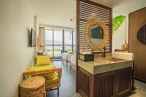 Signature Beachside Condotel Nha Trang