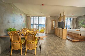 Signature Beachside Condotel Nha Trang