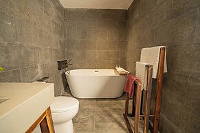 Signature Beachside Condotel Nha Trang