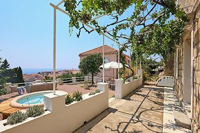 Hedera Estate, Hedera A8