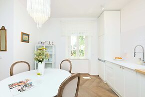 Hedera Estate, Hedera A8