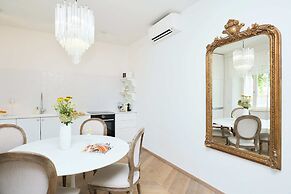 Hedera Estate, Hedera A8