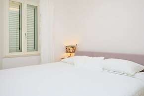 Hedera Estate, Hedera A8