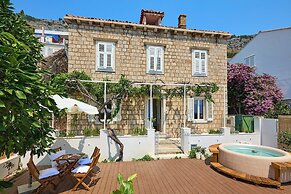 Hedera Estate, Hedera A8