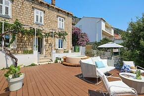 Hedera Estate, Hedera A8