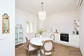 Hedera Estate, Hedera A8