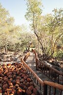 Mmakuba Private Game Lodge