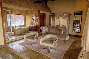 Mmakuba Private Game Lodge