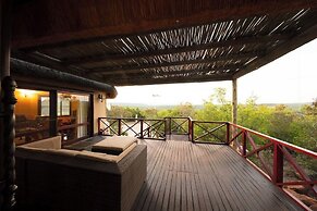 Mmakuba Private Game Lodge