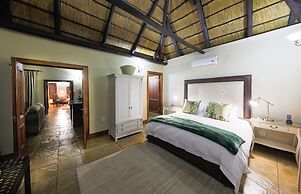 Mmakuba Private Game Lodge