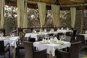 Mmakuba Private Game Lodge