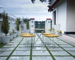 Oakwood Forest Retreat