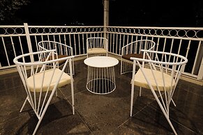 Oakwood Forest Retreat