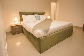 Oakwood Forest Retreat