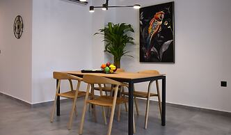 Casa di Pino in Paradisi Square Near Airport