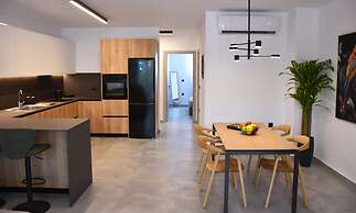 Casa di Pino in Paradisi Square Near Airport