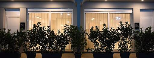 Casa di Pino in Paradisi Square Near Airport