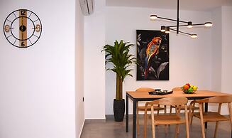 Casa di Pino in Paradisi Square Near Airport