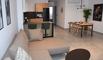 Casa di Pino in Paradisi Square Near Airport