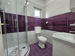 Modern Apartment Nikola in a Quiet Area